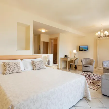 Regina Elena 4* أولبيا