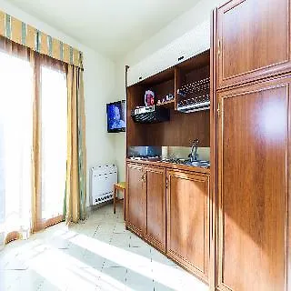 Regina Elena فندق أولبيا